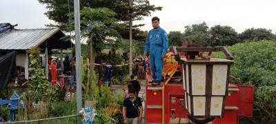 งานกู้ชีพฯ สนับสนุนรถบรรทุกน้ำเพื่อระงับเหตุเพลิงไหม้ บ้านหนองปรือ ต.งิ้ว