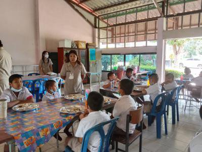คณะกรรมการชุดที่ 4 ตรวจโครงการอาหารกลางวัน ศพด.อบต.ภูหลวง (บ้านหลุมเงิน) และโรงเรียนบ้านหลุมเงิน
