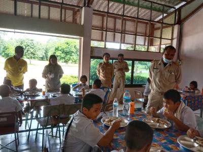 คณะกรรมการชุดที่ 4 ตรวจโครงการอาหารกลางวัน ศพด.อบต.ภูหลวง (บ้านหลุมเงิน) และโรงเรียนบ้านหลุมเงิน