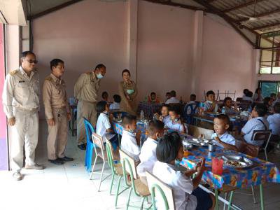 คณะกรรมการชุดที่ 4 ตรวจโครงการอาหารกลางวัน ศพด.อบต.ภูหลวง (บ้านหลุมเงิน) และโรงเรียนบ้านหลุมเงิน