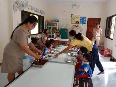 คณะกรรมการชุดที่ 4 ตรวจโครงการอาหารกลางวัน ศพด.อบต.ภูหลวง (บ้านหลุมเงิน) และโรงเรียนบ้านหลุมเงิน