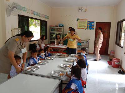คณะกรรมการชุดที่ 4 ตรวจโครงการอาหารกลางวัน ศพด.อบต.ภูหลวง (บ้านหลุมเงิน) และโรงเรียนบ้านหลุมเงิน