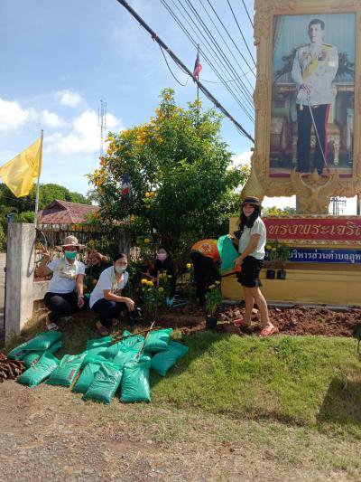 กิจกรรมปลูกต้นดอกดาวเรือง หน้าที่ทำการ อบต. เพื่อปรับปรุงภูมิทัศน์