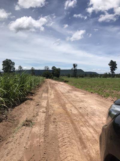 ติดตามการดำเนินงานโครงการปรับปรุงถนนหินคลุก หมู่ 2