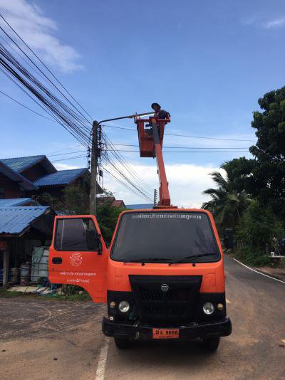 ซ่อมแซมไฟฟ้าในหมู่บ้านฯ