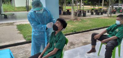 ตรวจหาเชื้อโควิด-19 เด็กนักเรียนในเขตตำบลภูหลวงฯ