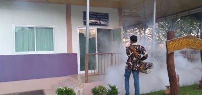 พ่นยาฆ่าเชื้อโรคโรงเรียนหนองบ้านหนองกก  ก่อนเปิดภาคเรียน