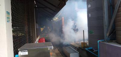 พ่นยาฆ่าเชื้อโรคโรงเรียนหนองบ้านหนองกก  ก่อนเปิดภาคเรียน