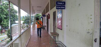 พ่นยาฆ่าเชื้อโรคโรงเรียนบ้านหลุมเงิน ก่อนมีการเปิดภาคเรียน