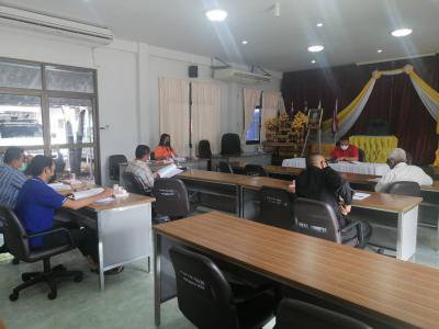 รับฟังการประชุมระบบ Zoom  การเลือกตั้งท้องถิ่นฯ