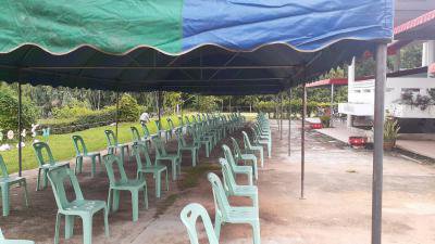 อบต.ภูหลวงจัดเตรียมสถานที่เพื่อคัดกรองกลุ่มเสี่ยงฯ (เคส รพ.สต.หนองนกเขียน)