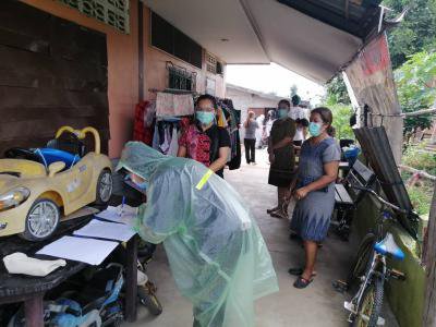 ลงพื้นที่บ้านหนองหว้า หมู่ 8 ตรวจคัดกรองกลุ่มเสี่ยงโรคโควิด-19