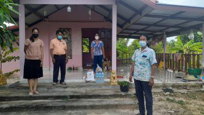 ตรวจเยี่ยมผู้กักตัว และมอบถุงยังชีพฯ