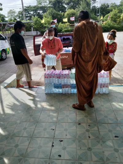 พระอาจารย์สดใสบริจาคน้ำให้กับ อบต.ภูหลวง