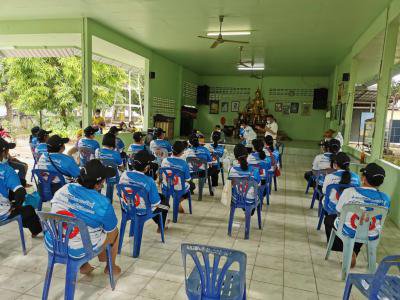 ลงพื้นที่หมู่บ้านชี้แจงการขึ้นทะเบียนฉีดวัคซีนป้องกันโรคโควิด-19