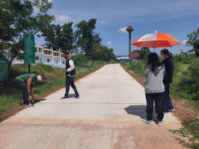คณะกรรมการตรวจงานโครงการก่อสร้างถนน คสล.(สายหน้าวัด-หมู่ที่ 2) หมู่ 10
