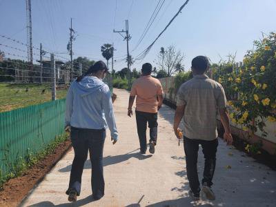 คณะกรรมการตรวจงานโครงการก่อสร้างถนน คสล.ซอยทรัพย์เจริญ (เสาโทรศัพท์) หมู่ 8