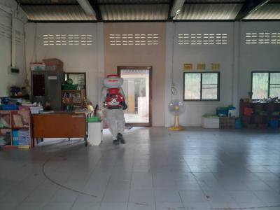 ฉีดพ่นยาป้องกันเชื้่อโรคโควิต-19 โรงเรียนบ้านหลุมเงินฯ