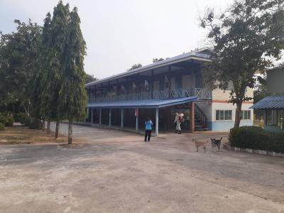 ฉีดพ่นยาป้องกันเชื้่อโรคโควิต-19 โรงเรียนบ้านหลุมเงินฯ