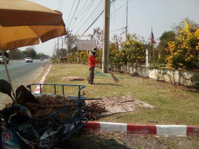 ปรับปรุงภูมิทัศน์หน้าที่ทำการ อบต.ภูหลวงฯ