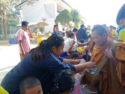 ศพด.ร.ร.หนองนกเขียนทำบุญตักบาตรปีใหม่ฯ