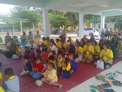 ศพด.ร.ร.หนองนกเขียนทำบุญตักบาตรปีใหม่ฯ
