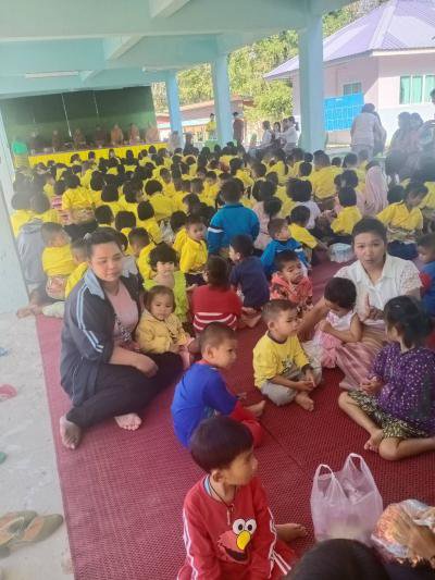 ศพด.ร.ร.หนองนกเขียนทำบุญตักบาตรปีใหม่ฯ