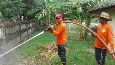 งานป้องกันฯ บริการล้างรั้ววันหลุมเงิน หมู่ 5