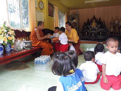 แห่เทียนเข้าพรรษาฯ