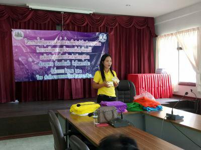 จัดอบรมอาชีพให้แก่ประชาชน (การผูกผ้า)