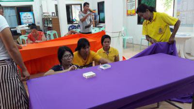 จัดอบรมอาชีพให้แก่ประชาชน (การผูกผ้า)