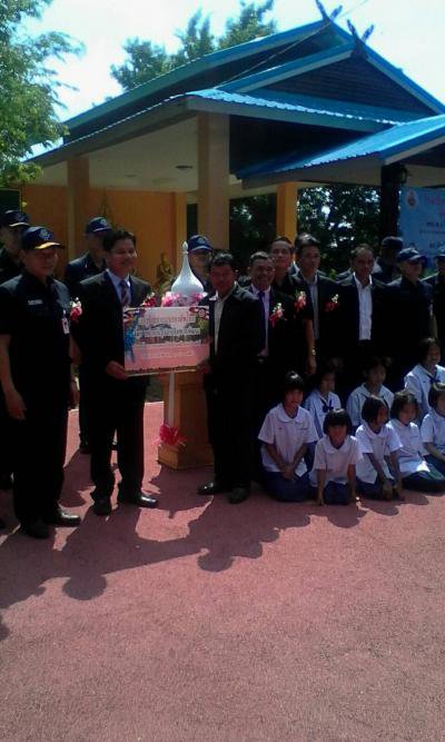นายกฯ ร่วมพิธีมอบลานเอนกประสงค์โรงเรียนบ้านหลุมเงิน