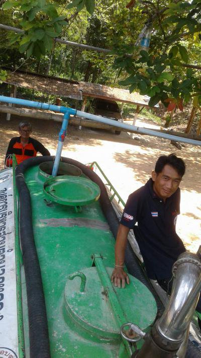 ส่งน้ำให้ประชาชนในเขตพื้นที่ตำบลภูหลวง