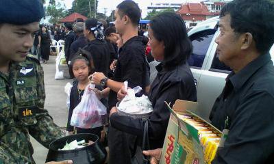 ทำบุญตักบาตร ครบรอบ 1 ปีวันสวรรคตฯ
