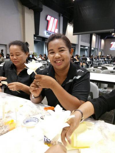ร่วมเป็นจิตอาสาทำดอกไม้จันทน์ฯ