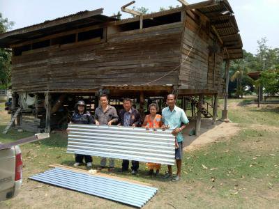 อบต.ภูหลวงช่วยเหลือชาวบ้านจากเหตุวาตภัยฯ
