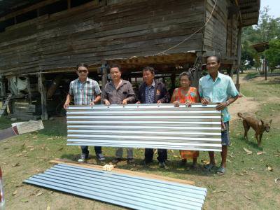อบต.ภูหลวงช่วยเหลือชาวบ้านจากเหตุวาตภัยฯ