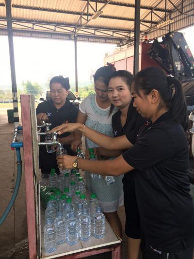 อบต.ภูหลวง เตรียมน้ำดื่มสำหรับกิจกรรมวิ่งคบไฟ