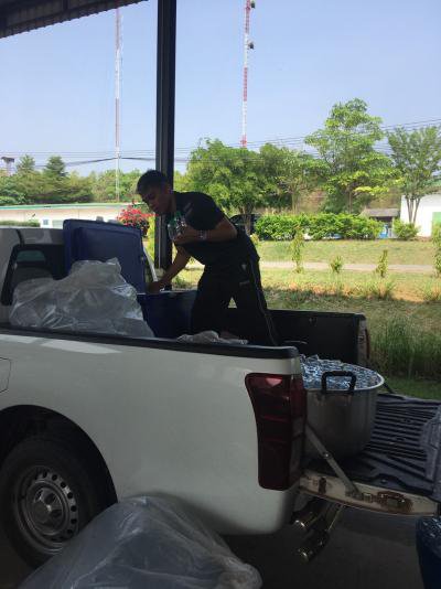 อบต.ภูหลวง เตรียมน้ำดื่มสำหรับกิจกรรมวิ่งคบไฟ