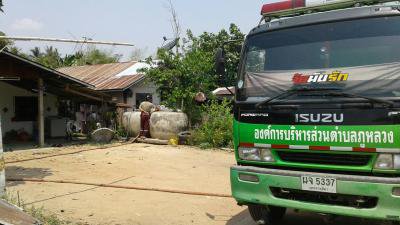 งานป้องกันฯ ส่งน้ำให้แก่ชาวบ้านที่เดือดร้อน