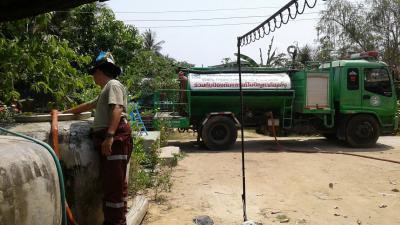 งานป้องกันฯ ส่งน้ำให้แก่ชาวบ้านที่เดือดร้อน