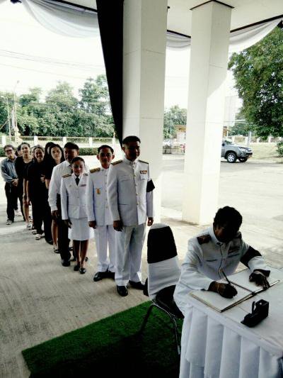 ร่วมลงนามถวายความอาลัยฯ