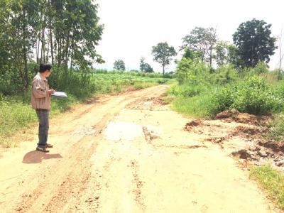 ออกสำรวจถนนสายบะนกทา หมู่ 10