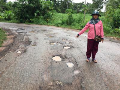 สำรวจถนนลาดยางในตำบลภูหลวงเพื่อรอการซ่อมแซม