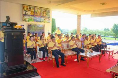 คณะผู้บริหาร ร่วมตักบาตร เนื่องในโอกาสมหามงคลฯ