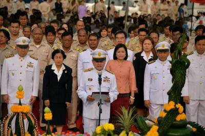 อบต.ภูหลวง ร่วมพิธีบวงสรวง "ท้าวสุรนารี" ปี 59