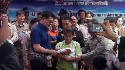 อบต.ร่วมโครงการ "สร้างเสริมความจงรักภักดี บำบัดทุกข์ บำรุงสุข สร้างรอยยิ้มให้ประชาชน" ประจำปีงบประมาณ 2559 (จังหวัดเคลื่อนที่)