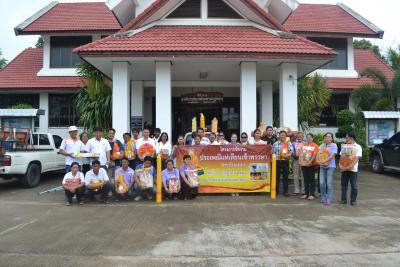 อบต.ภูหลวงจัดกิจกรรมแห่เทียน ประจำปี 2558