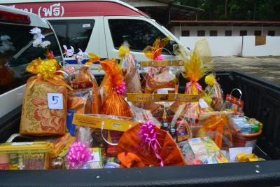 อบต.ภูหลวงจัดกิจกรรมแห่เทียน ประจำปี 2558