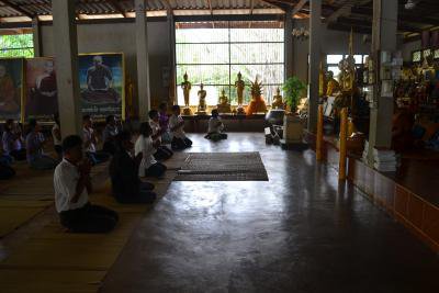 อบต.ภูหลวงจัดกิจกรรมแห่เทียน ประจำปี 2558